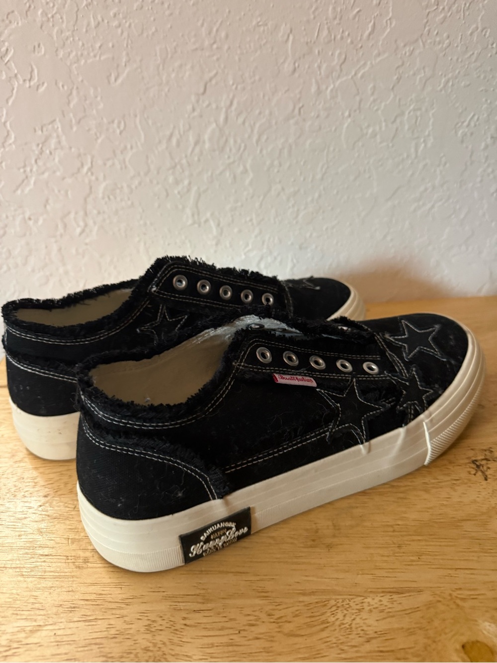 Casual Black Star-Accent Slip-On Athletic Sneakers